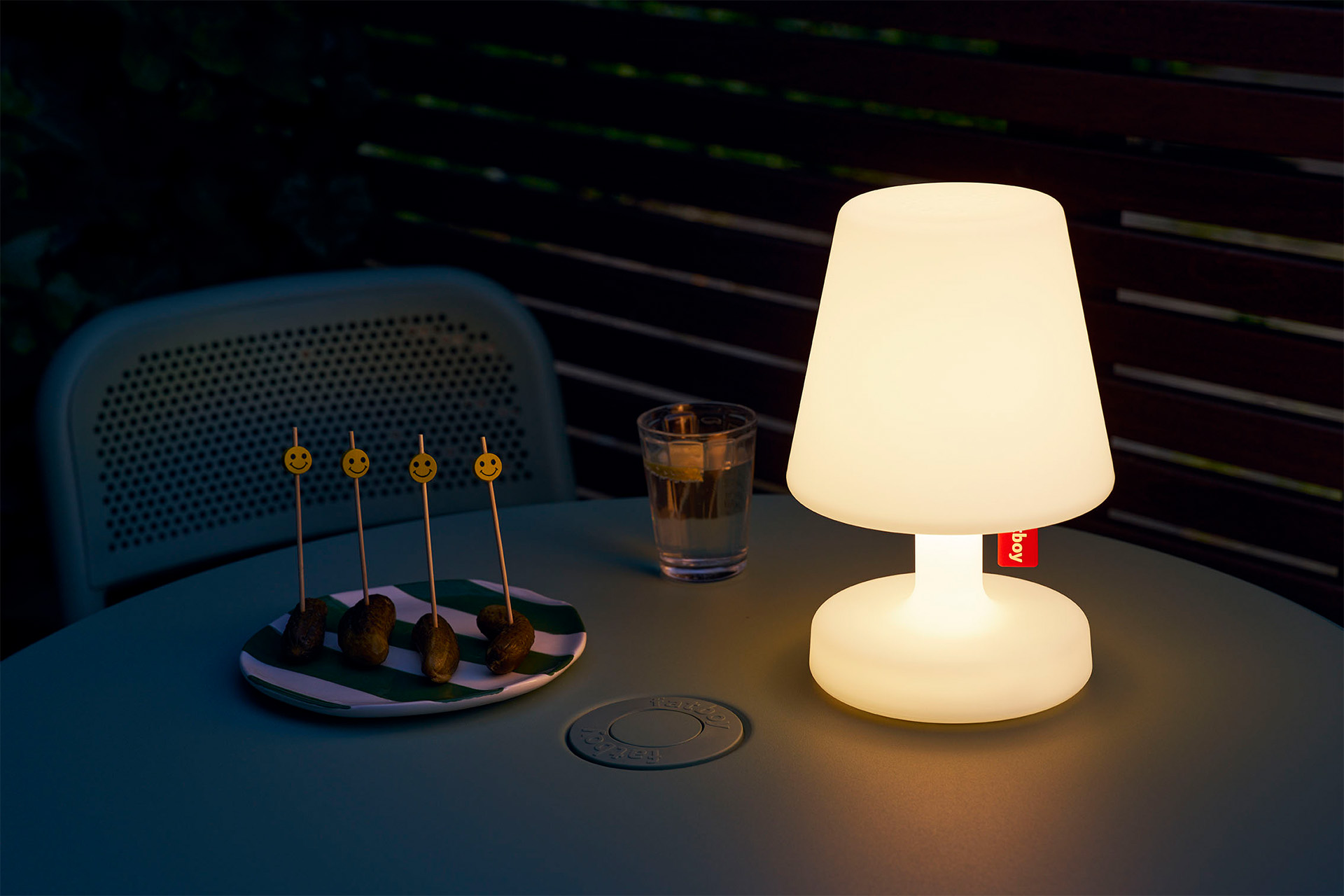 Edison the Petit: la lampada da tavolo per dentro e fuori