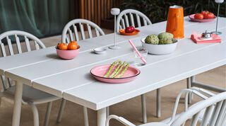 Set your garden table with design