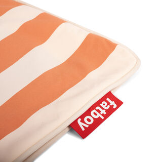 Paletti Hocker Outfit