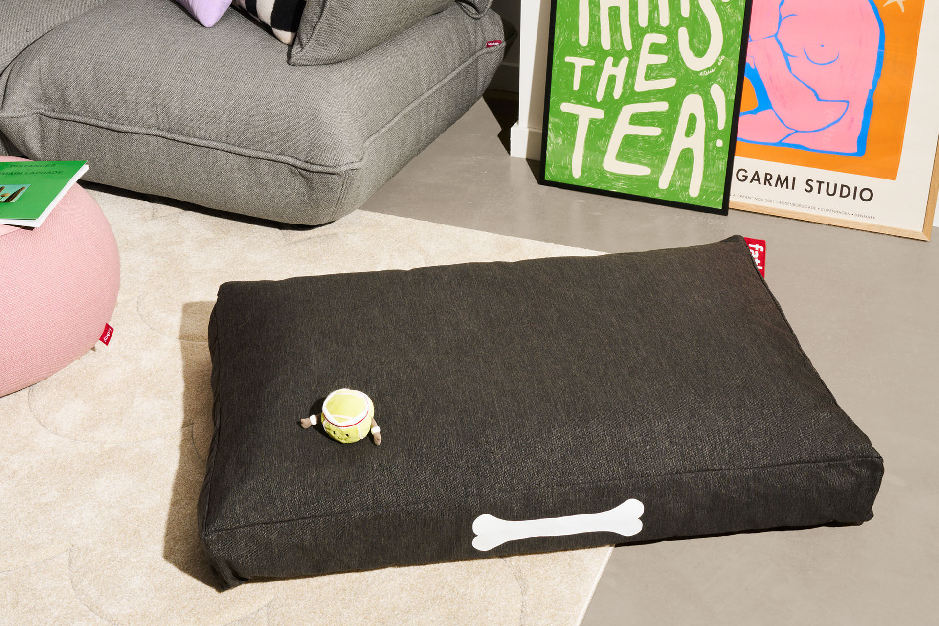 Fatboy Doggielounge Stonewashed | Groot Hondenkussen | Hondenmatras | Water- en Vuilafstotend | Katoen | Beige | 120 x 80 x 15 centimeter