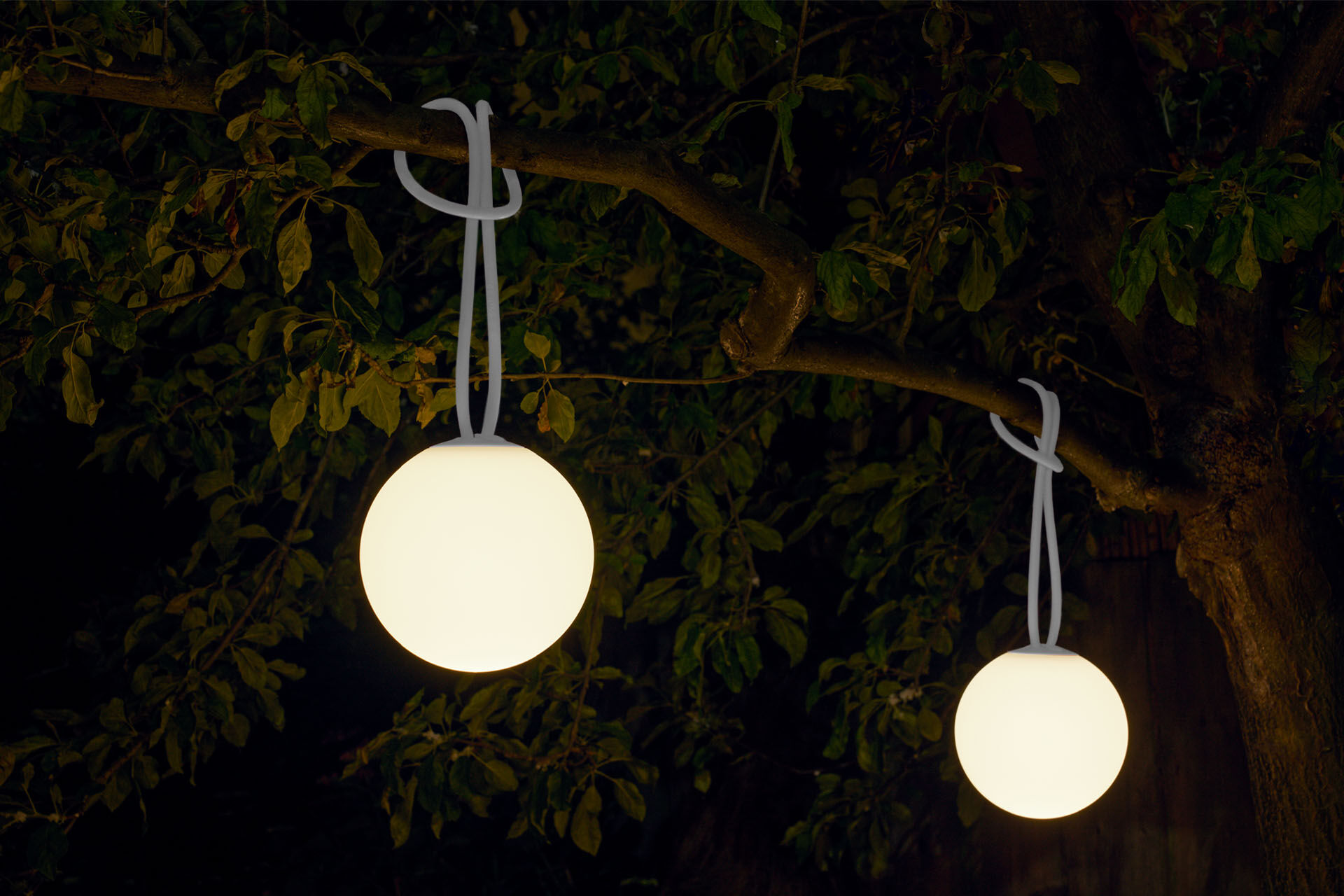 Bolleke: a wireless spherical LED light | Fatboy