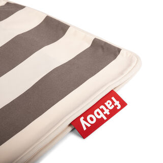 Paletti Hocker Outfit