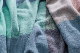 Colour Blend Blanket Mineral