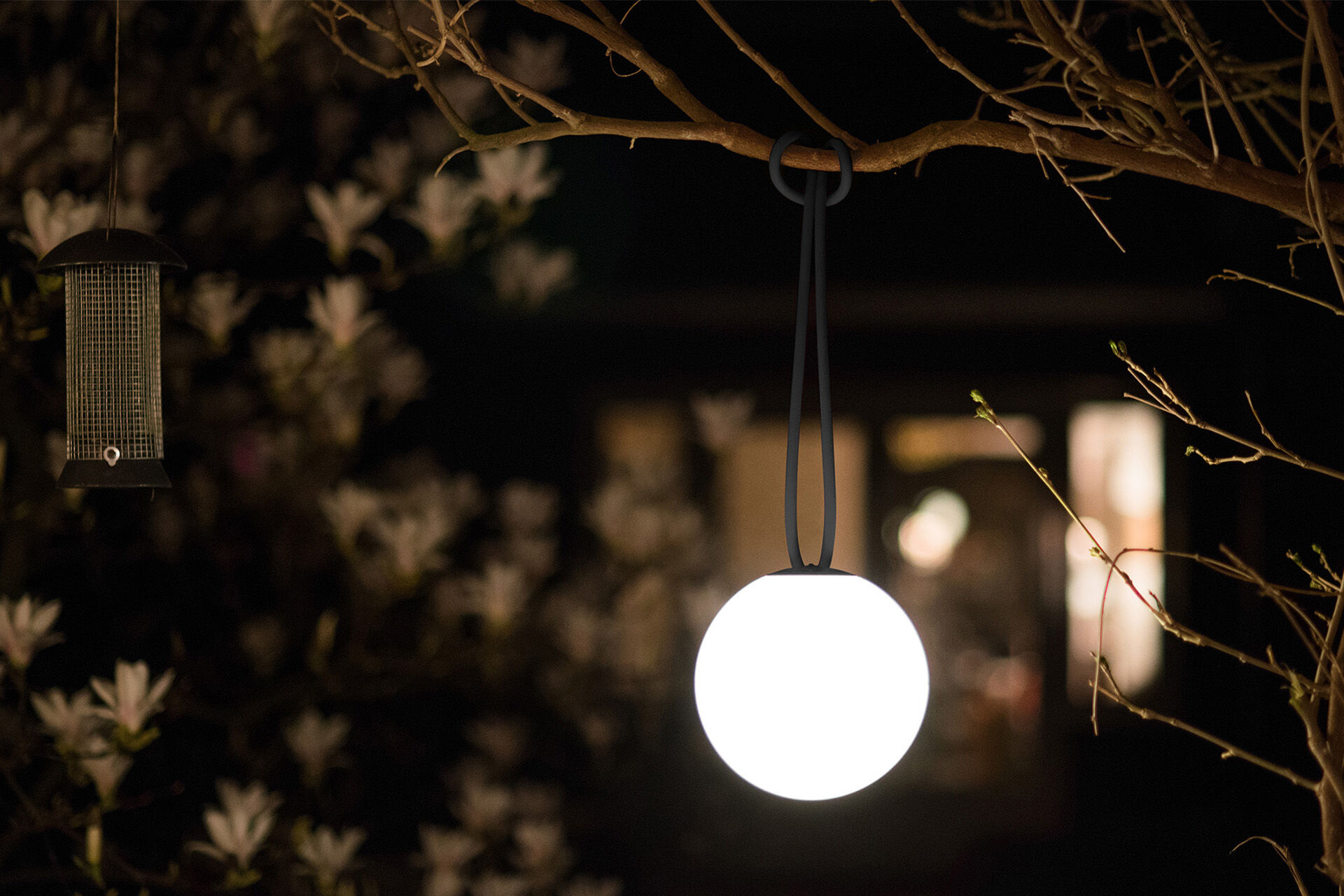 Bolleke: a wireless spherical LED light | Fatboy