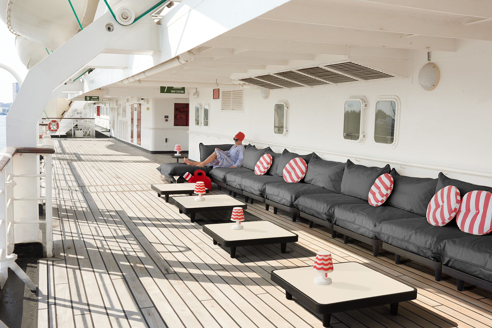 Paletti a pallet lounge set to sink into Fatboy